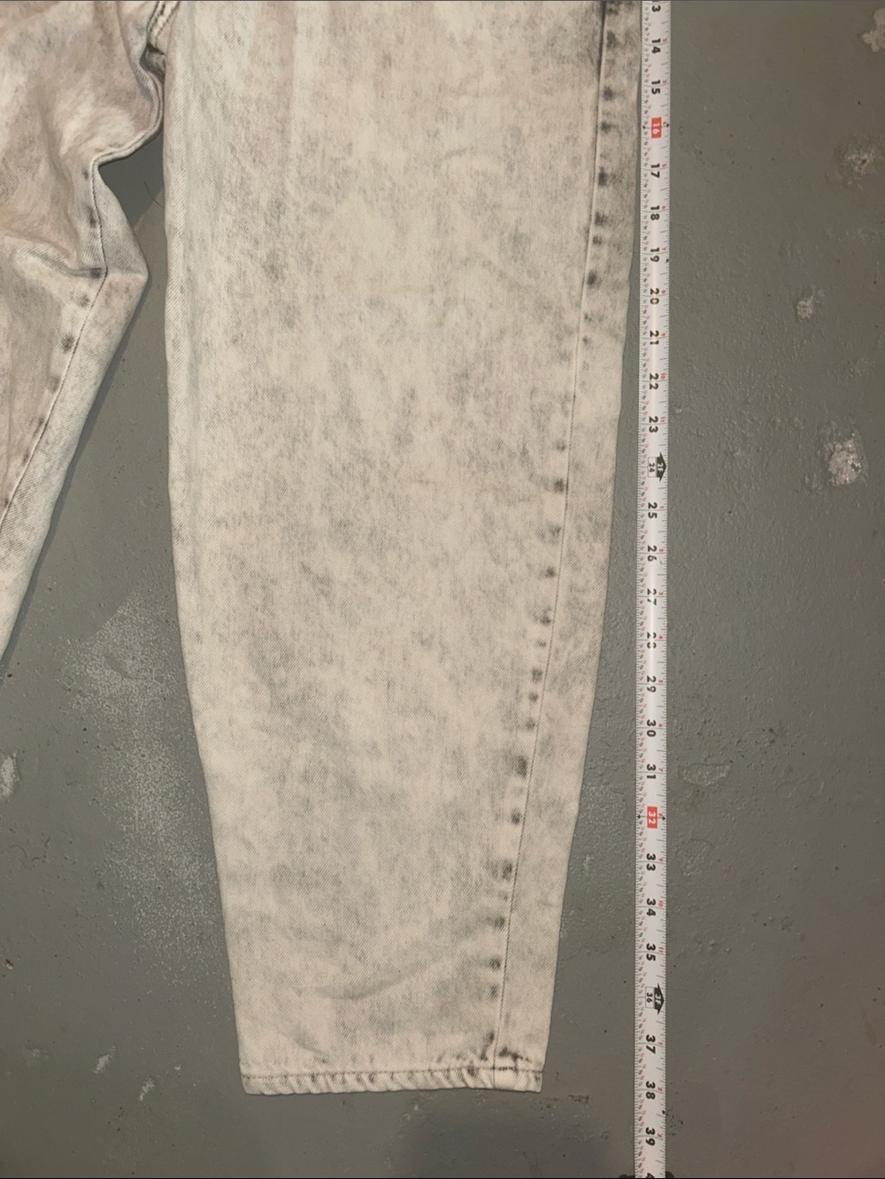 AllSaints Women’s Acid-Wash paper bag Light Gray Boyfriend Jeans - Picture 7 of 7